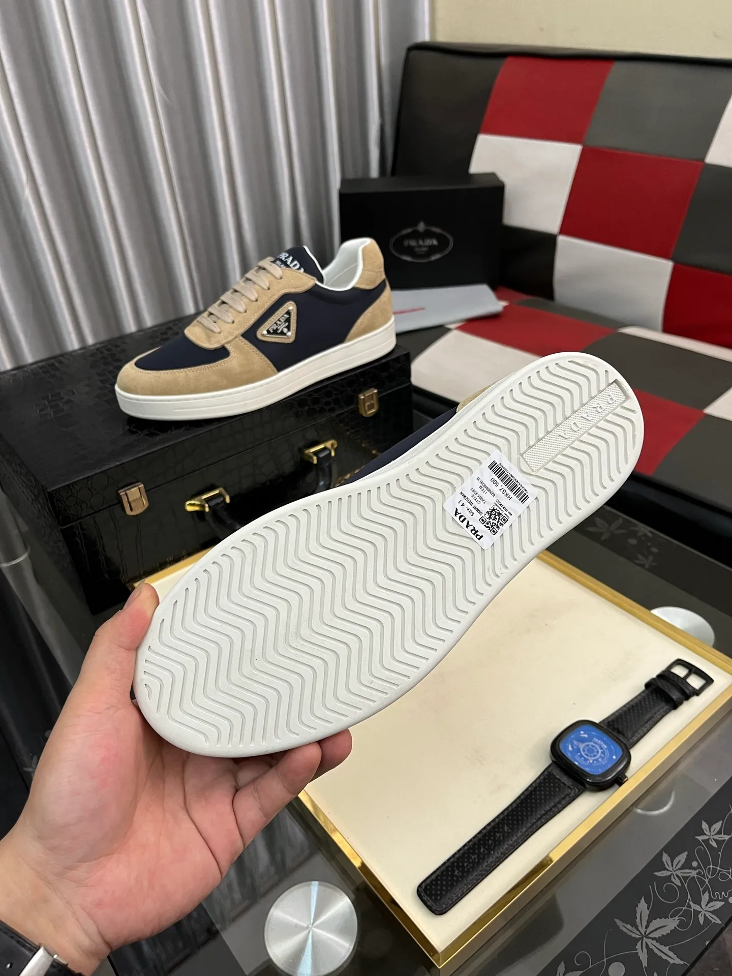 Men's shoes 💰440⌚️⌚️【PRADA】Prada ~ unique and casual style. New models from Prada official website are coming [Celebrate][Celebrate]🏃High-end brand casual shoes ➕Full set of packaging😍😍 Men's 2023 counters are on sale simultaneously, Italian imported brands select first-layer Italian cowhide. 🐑Sheepskin lining (refuses to discolor and rub feet) Sole: Original sole specially provided by the original factory 🎬Better in kind Size number: 38-444️⃣Colors available